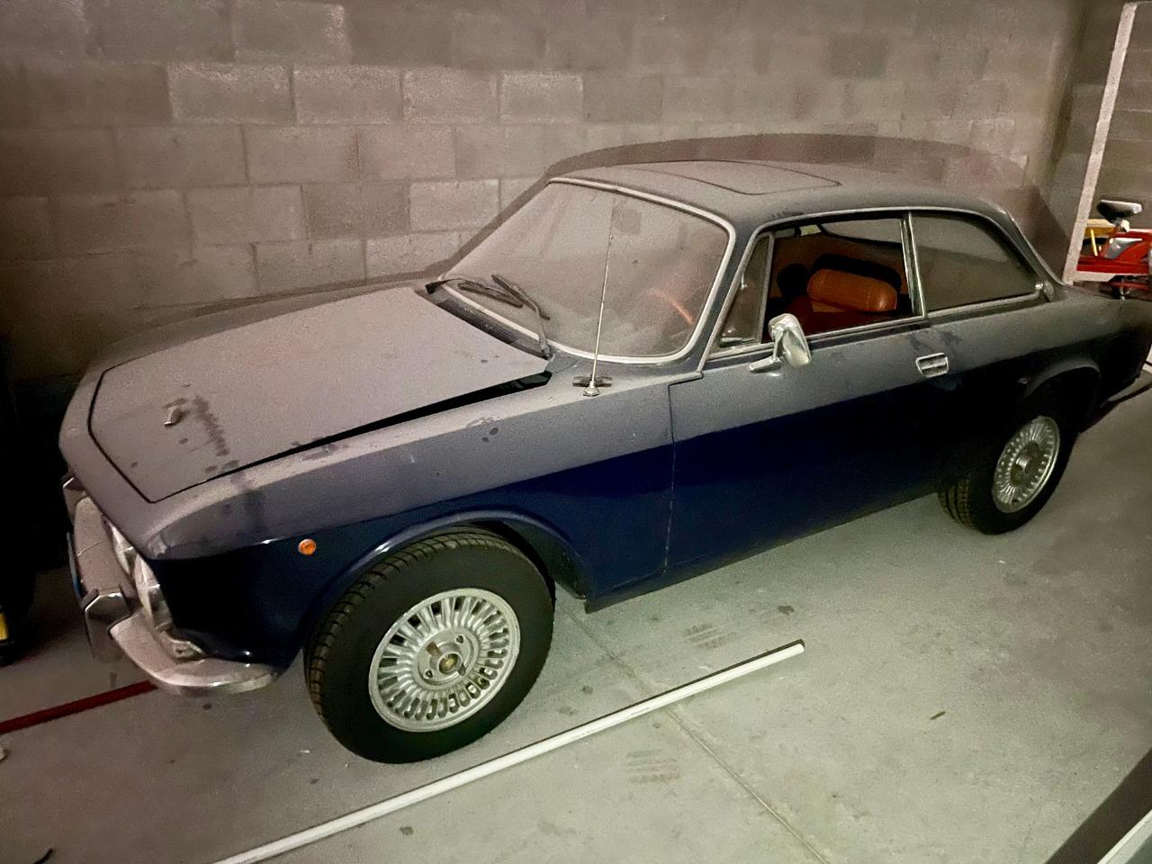 ALFA ROMEO Giulia GT 1600 Bertone - 1975 LesAnciennes.com