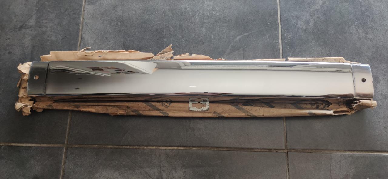 Lame pare chocs arrière RENAULT 8 (R8) série 1 LesAnciennes.com