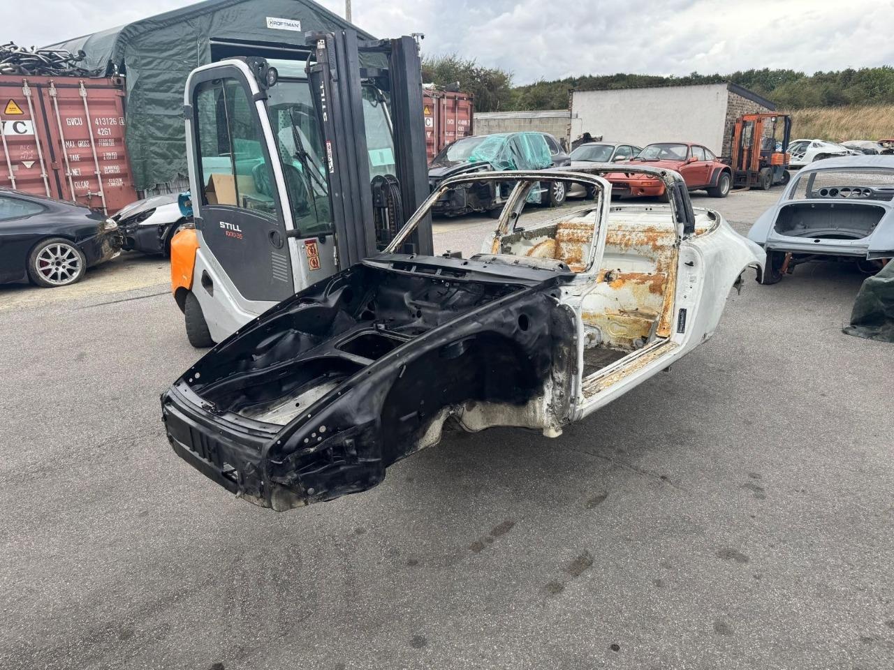 Caisse nue PORSCHE 911 3.2 1986 LesAnciennes.com