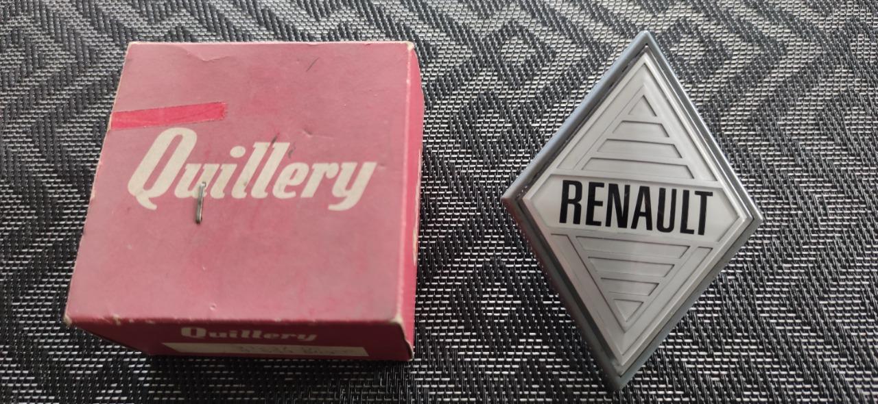 Losange de calandre RENAULT 4 (R4) série 1 LesAnciennes.com