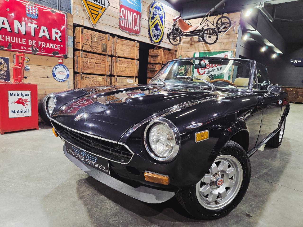 FIAT 124 Spider 2.0 injection - 1982 LesAnciennes.com