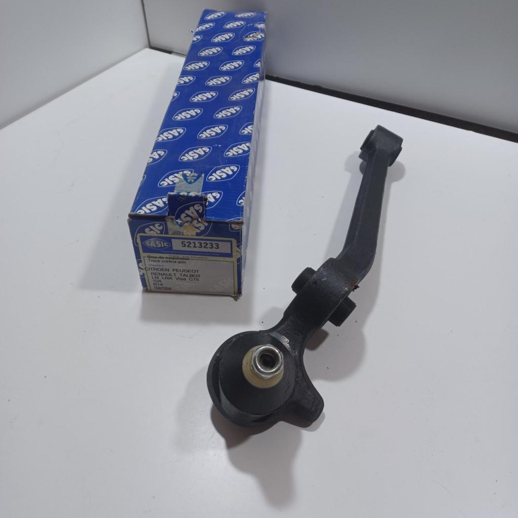 Bras de suspension avant droit Peugeot 104 Renault LesAnciennes.com