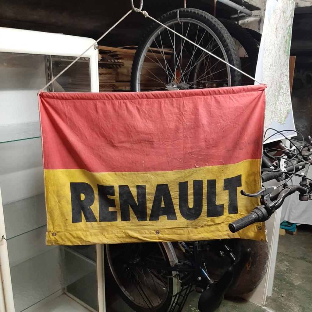 Fanion renault LesAnciennes.com