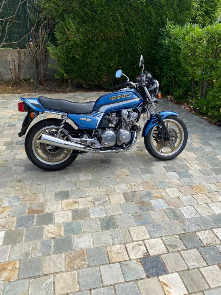 HONDA CB 900 F Bol D\'or - 1981 LesAnciennes.com