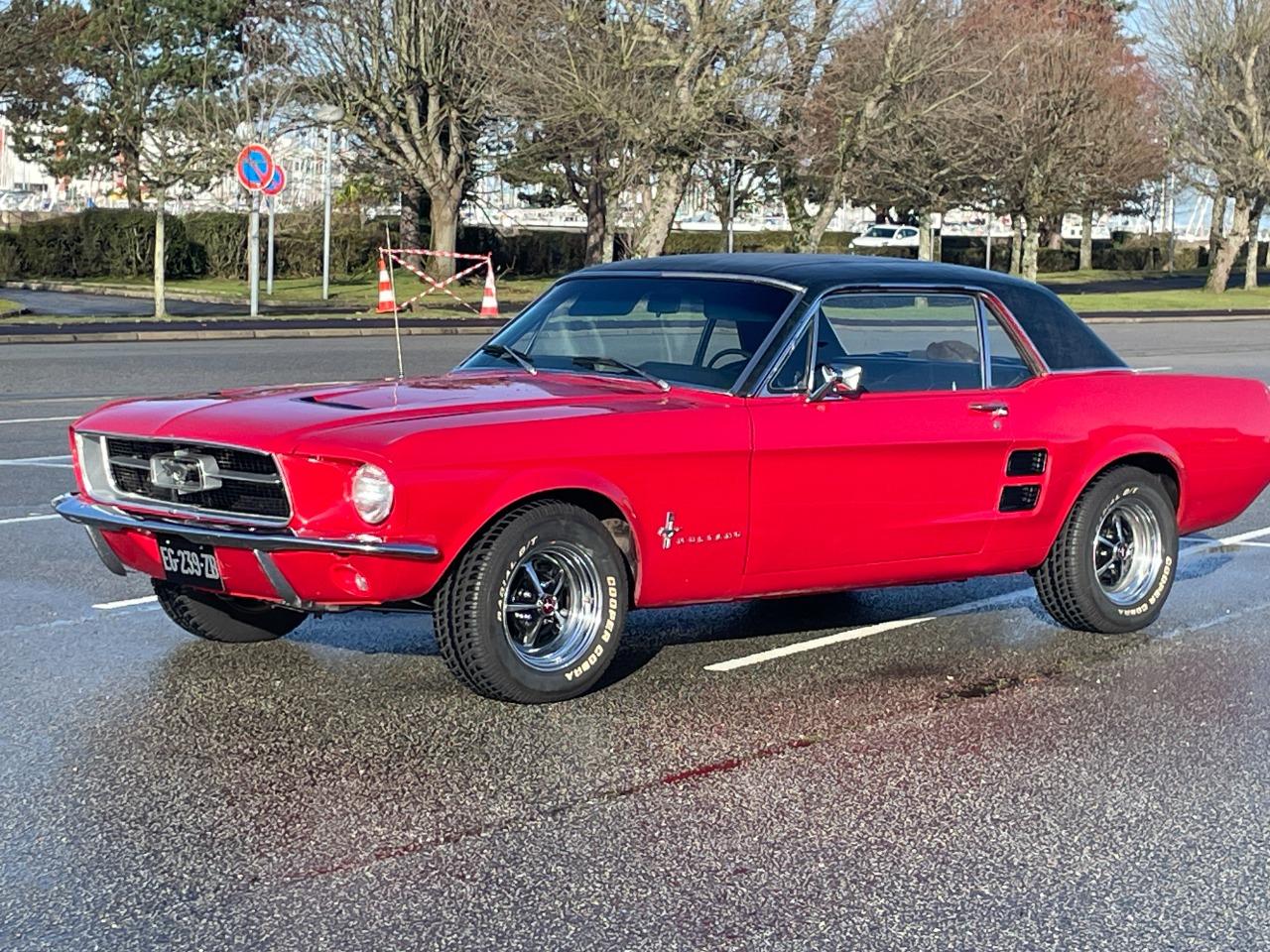 FORD Mustang - 1967 LesAnciennes.com