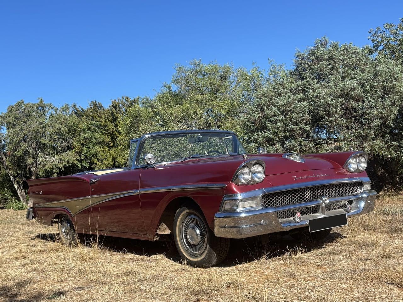 1958 Ford Fairlane 500 Skyliner LesAnciennes.com