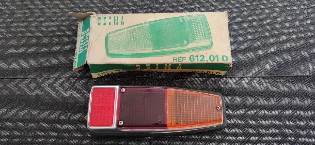 Feu arrière droit ALPINE RENAULT A110 LesAnciennes.com