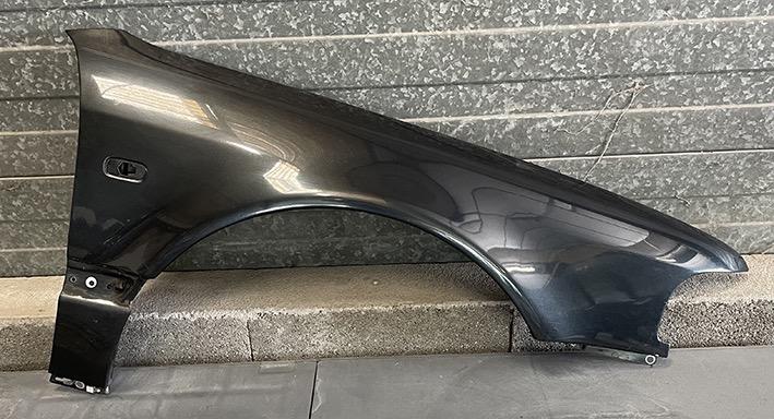 Pièces Aile avant droite AUDI A8 D2 LesAnciennes.com