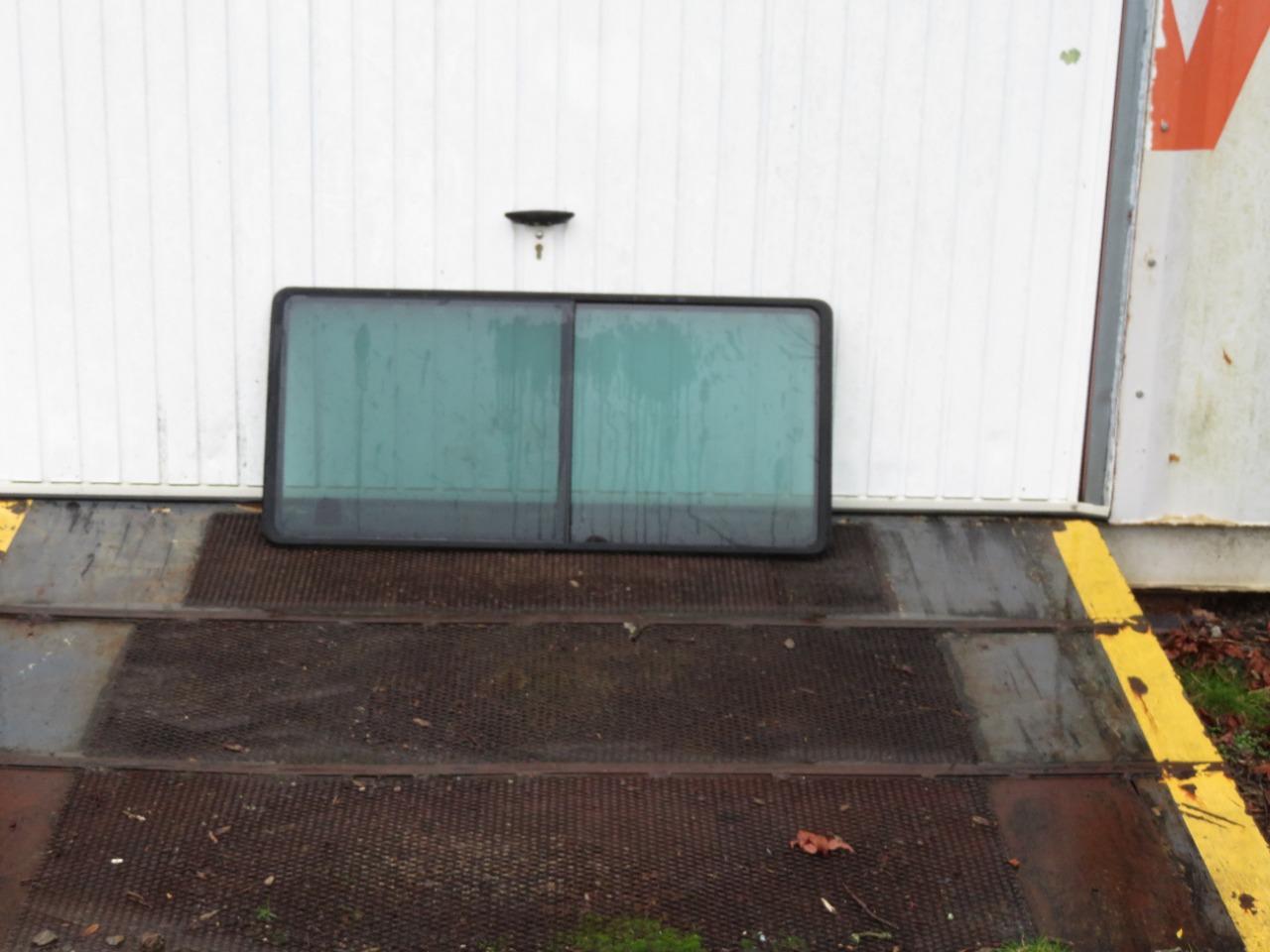 Vitre VOLKSWAGEN T4 LesAnciennes.com