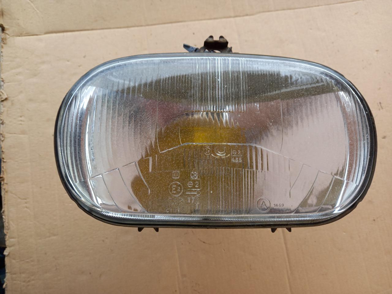 Phare PEUGEOT 204 LesAnciennes.com