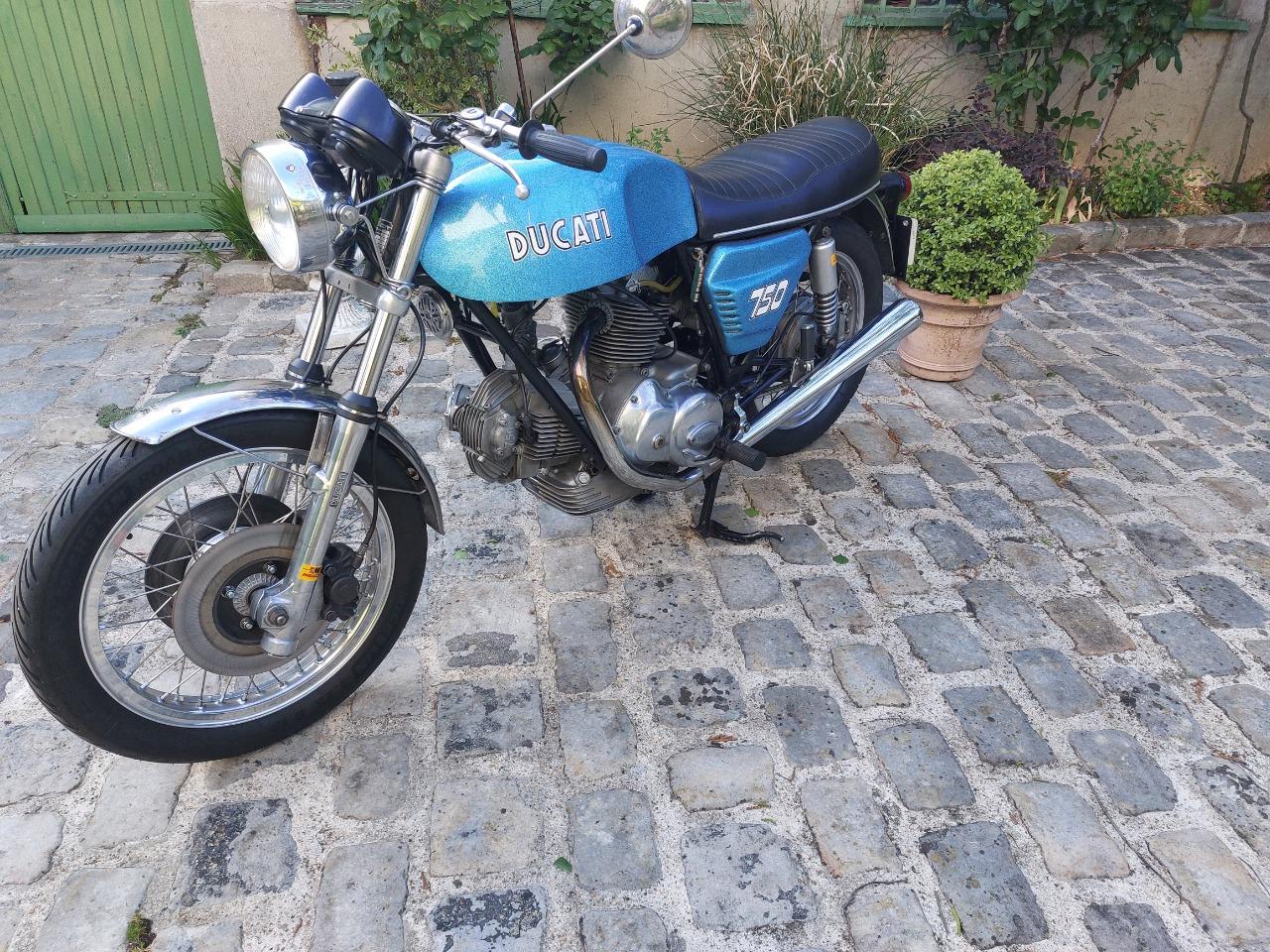 DUCATI 750 GT - 1972 LesAnciennes.com