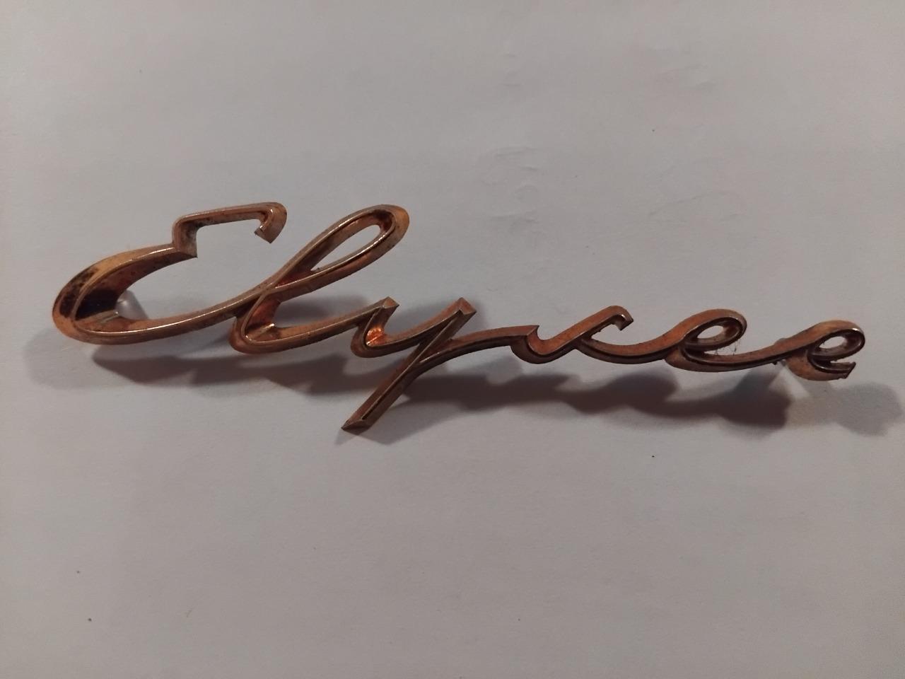 Monogramme SIMCA Aronde LesAnciennes.com