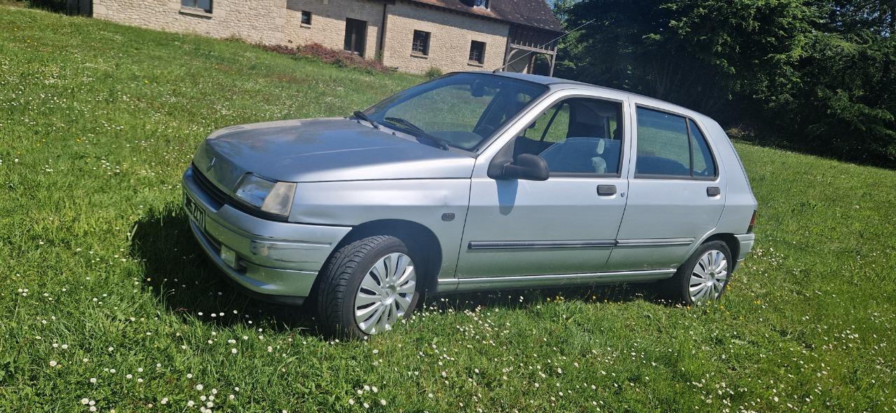 RENAULT Clio 1.7 RT - 1991 LesAnciennes.com
