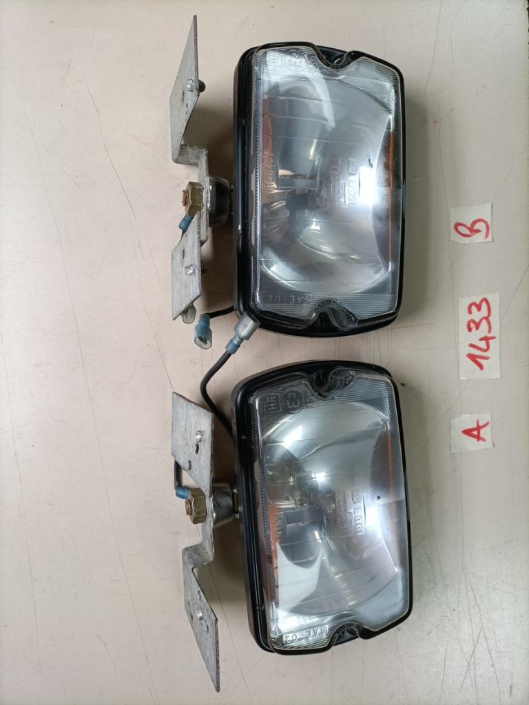 Feu antibrouillard avant Ferrari Mondial QV et 8 LesAnciennes.com