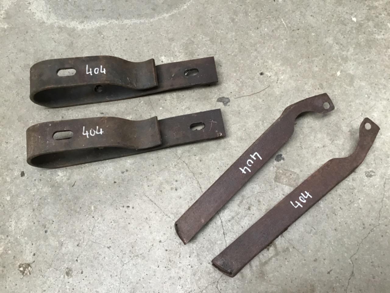 FERRURES DE PARE CHOCS PEUGEOT 404 LesAnciennes.com