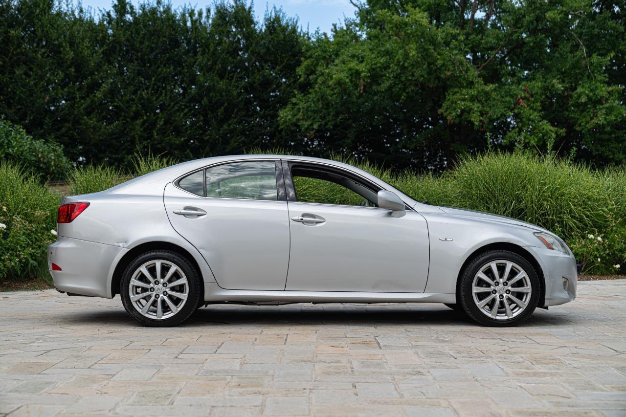 LEXUS IS 220 D - 2006 LesAnciennes.com
