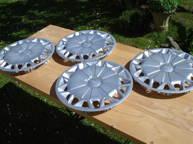 Lot 4 enjoliveurs de roue FORD Transit mk4 LesAnciennes.com