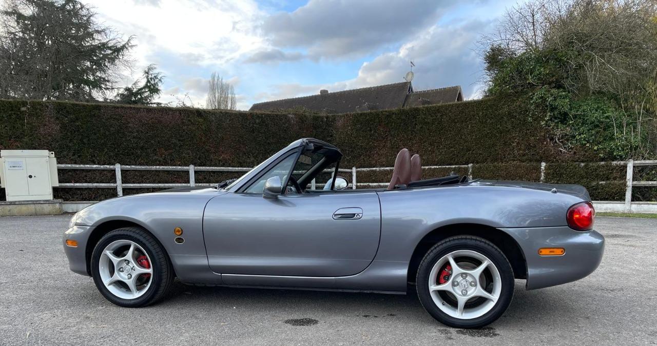 MAZDA MX-5 cabriolet - 2002 LesAnciennes.com
