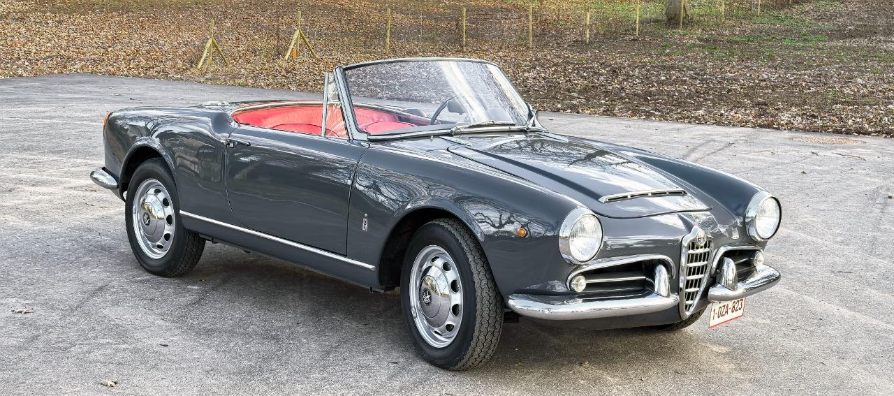 ALFA ROMEO Giulia spider - 1963 LesAnciennes.com
