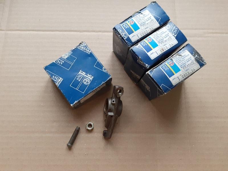 Culbuteurs PEUGEOT 504 Diesel LesAnciennes.com