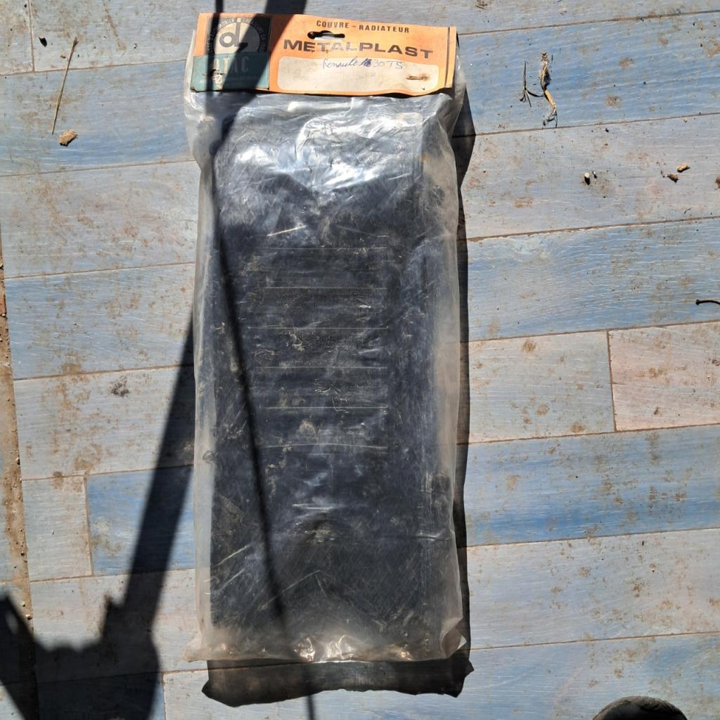 Cache calandre RENAULT 30 ts (R30) neuf LesAnciennes.com