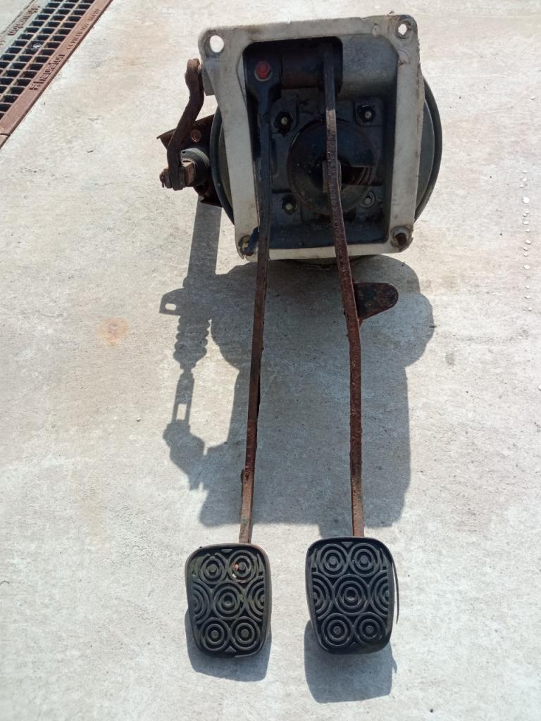 Pédalier ALFA ROMEO Giulia LesAnciennes.com