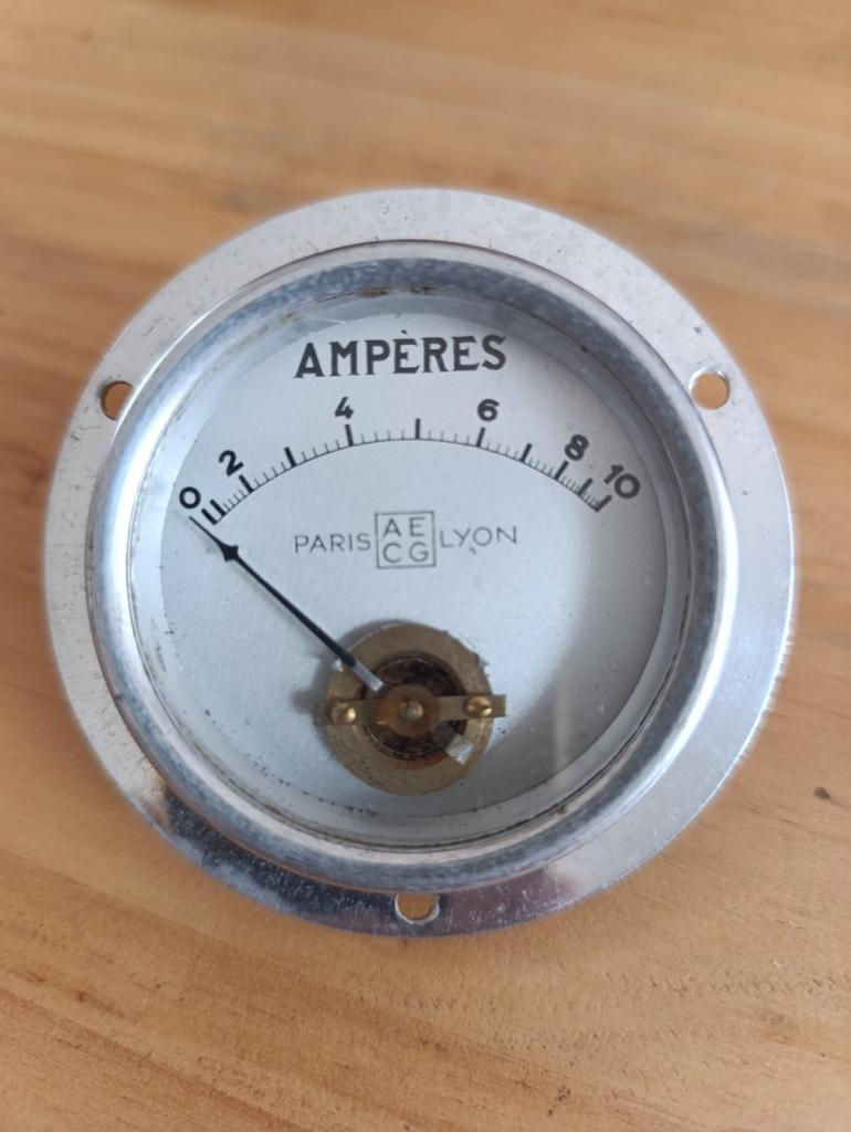 Ampèremètre PARIS AEGC LYON Ampèremètre 0-10 A LesAnciennes.com