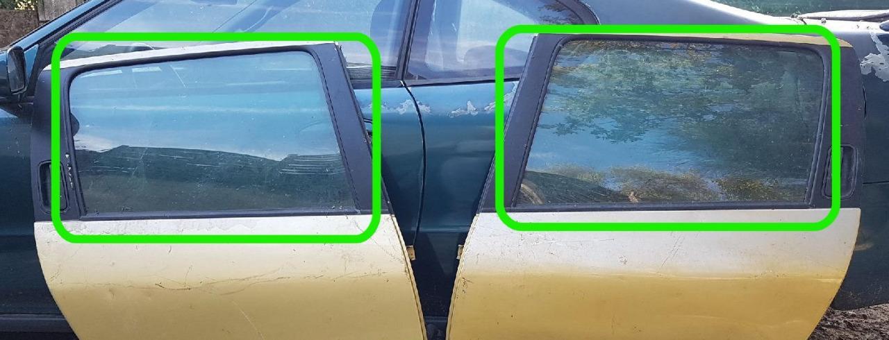 2 vitres arrières de portières de PEUGEOT 206 SW LesAnciennes.com