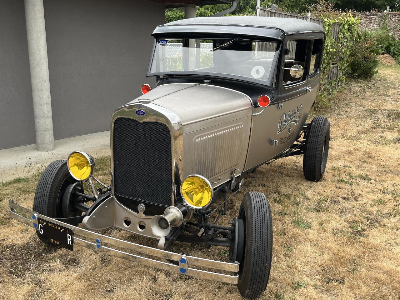 FORD A TUDOR - 1931 LesAnciennes.com