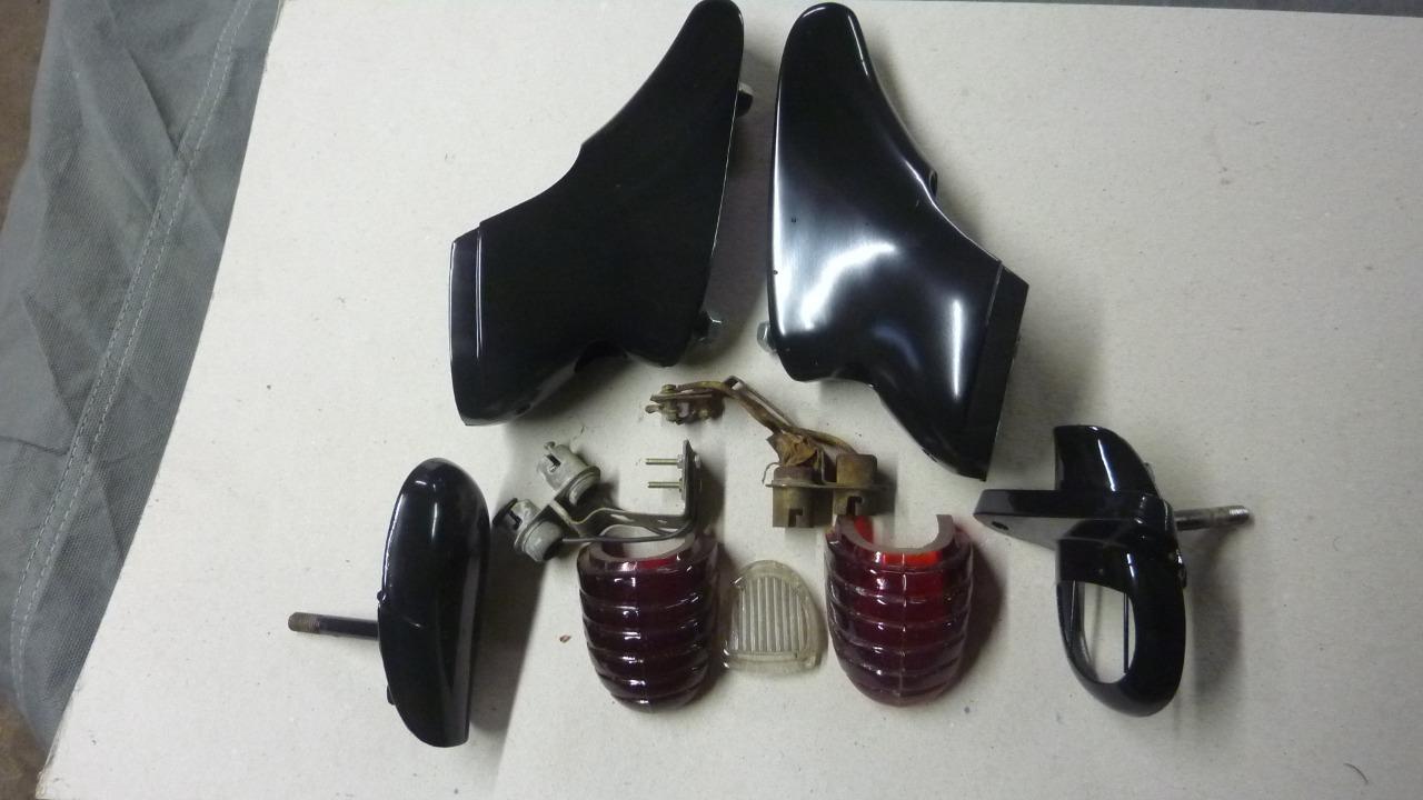 Paire de feux rouge SIMCA 8 1100 LesAnciennes.com