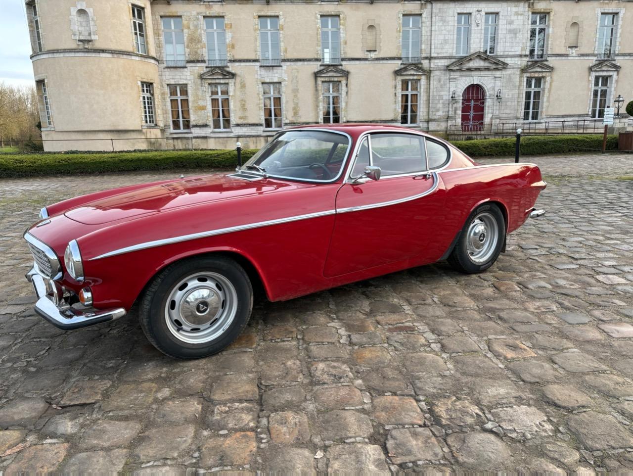 VOLVO P1800 S - 1965 LesAnciennes.com