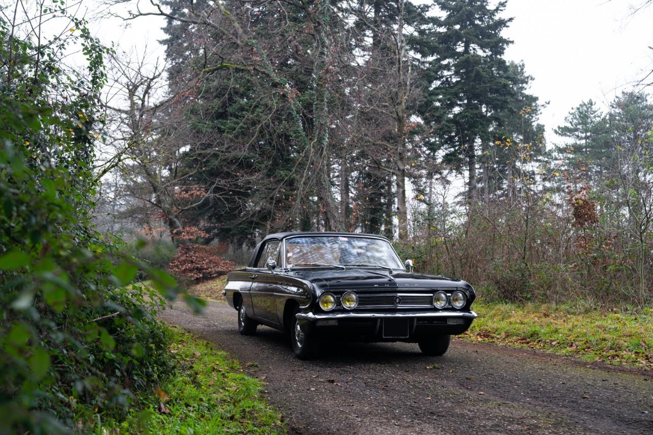 BUICK Special Skylark cabriolet - 1962 LesAnciennes.com