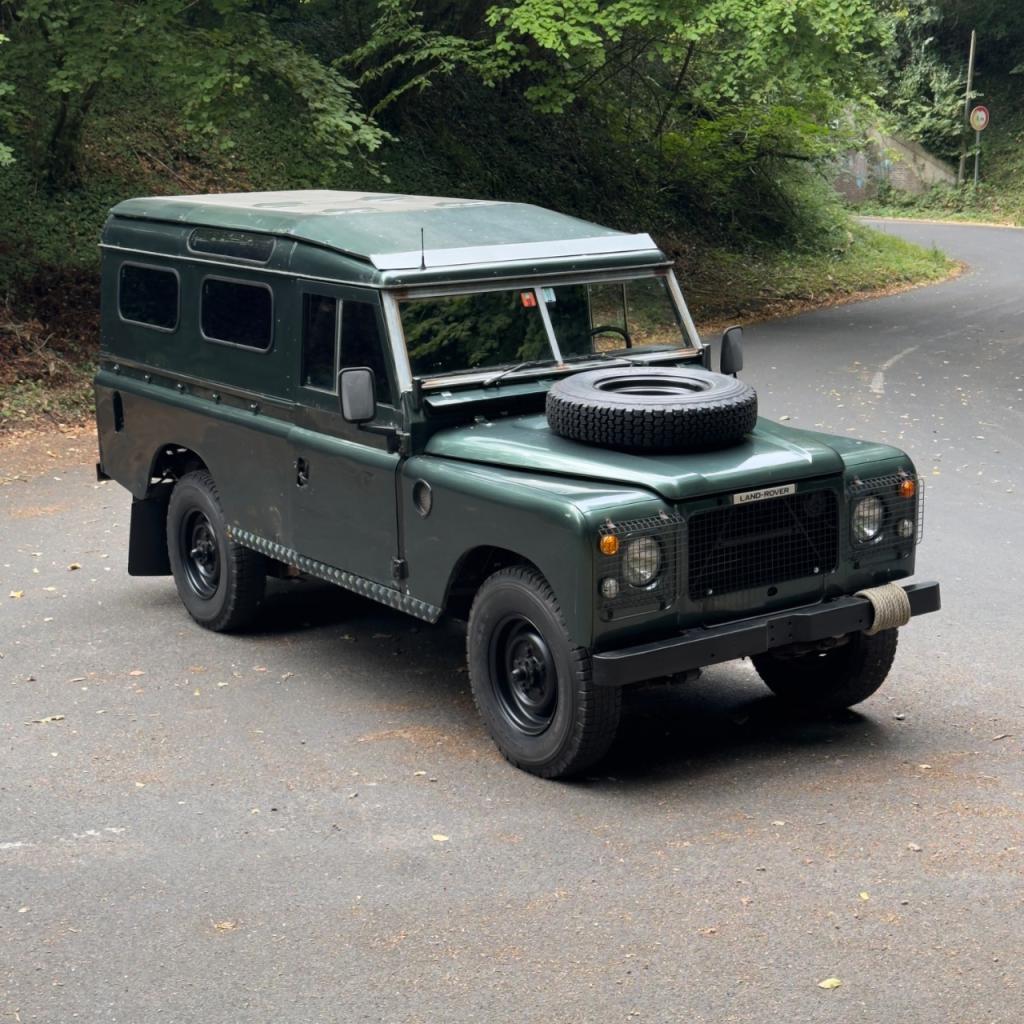 LAND ROVER 109 Série 3 V8 3.5L - 1981 LesAnciennes.com