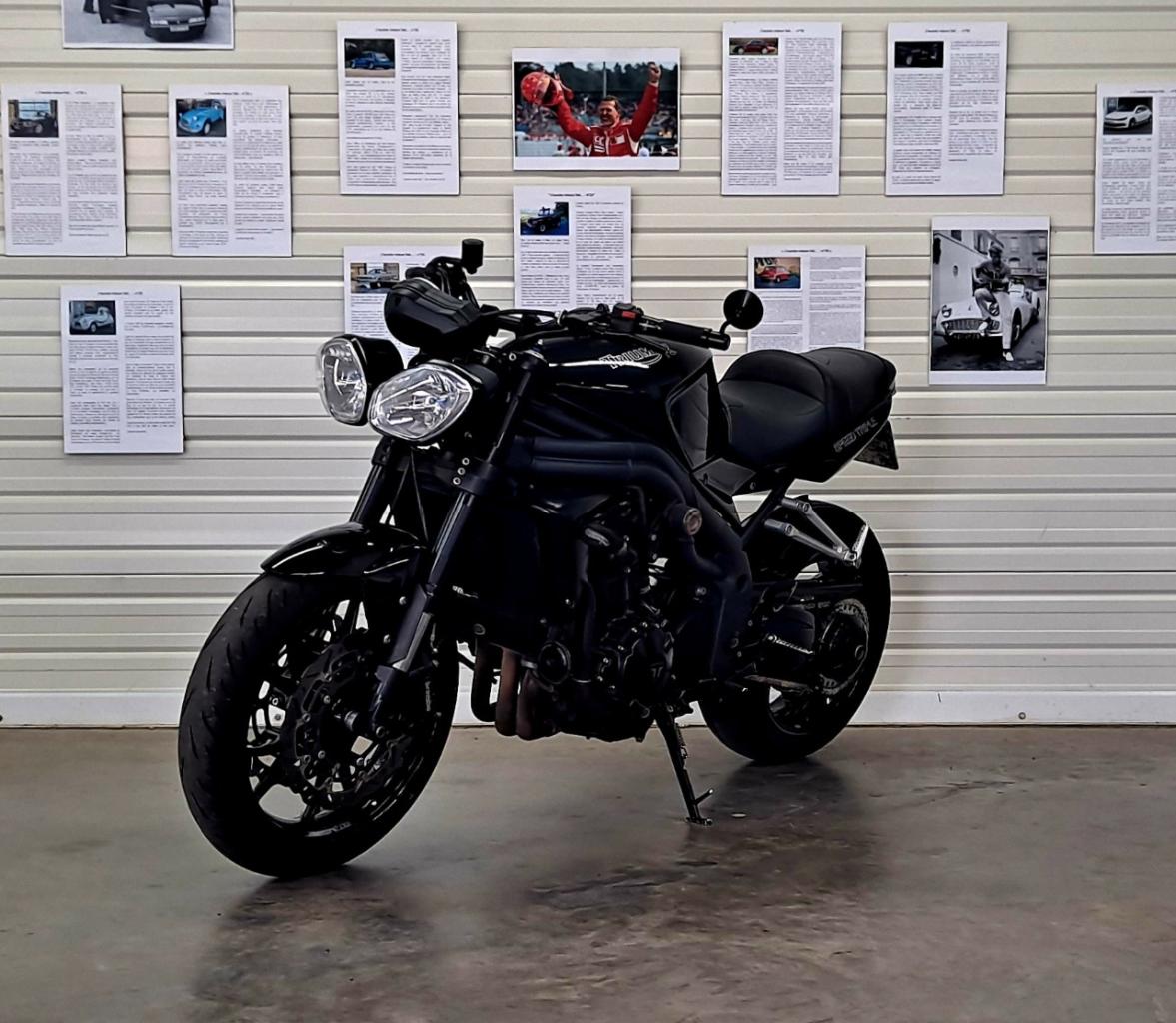 TRIUMPH SPEED TRIPLE 1050 Full Power - 2008 LesAnciennes.com