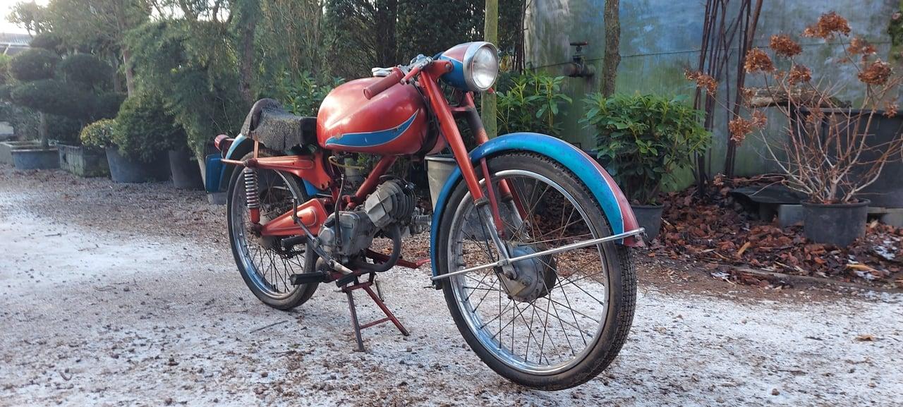 c.1956 Moto Guzzi Cardellino 65B Racer LesAnciennes.com