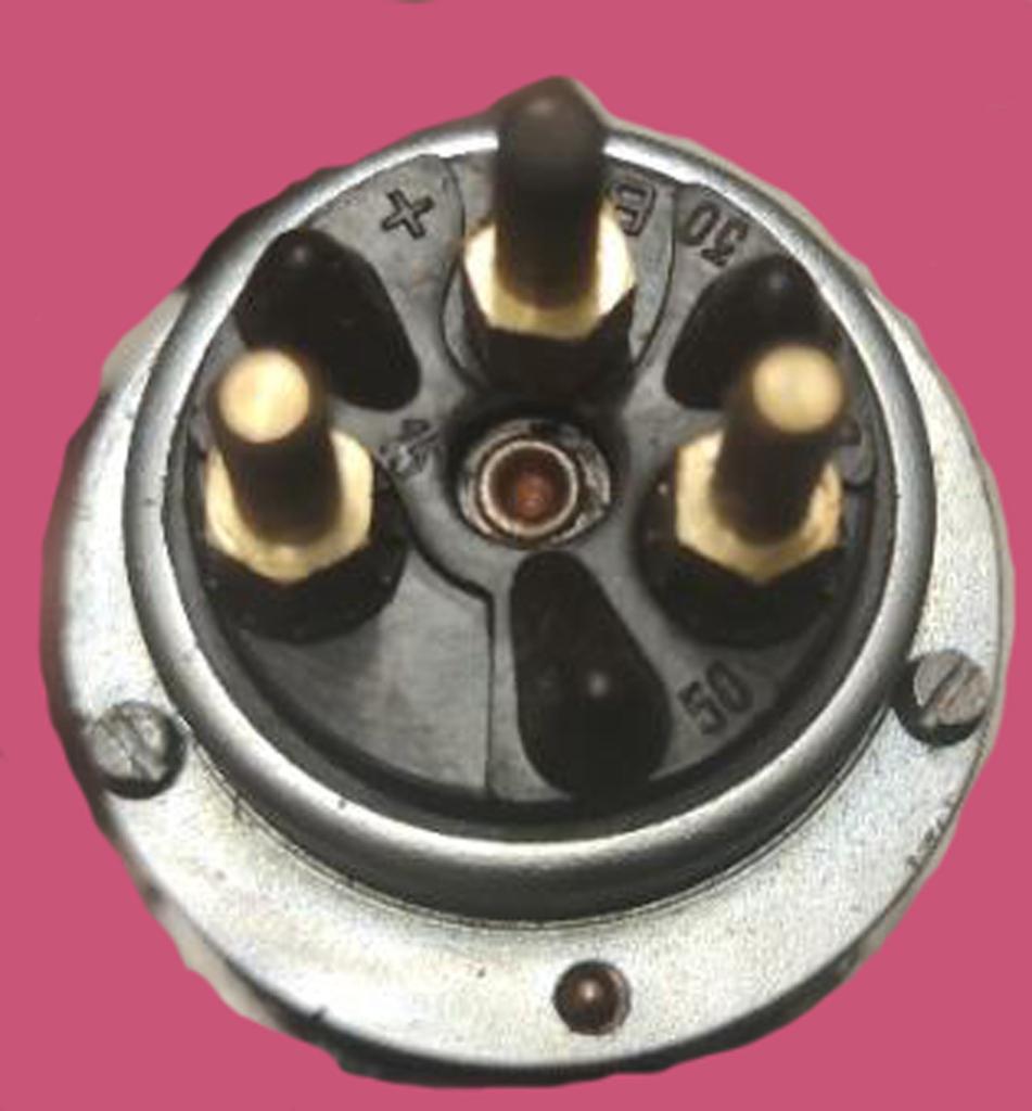 Recherche contacteur comme sur photos SIMCA LesAnciennes.com