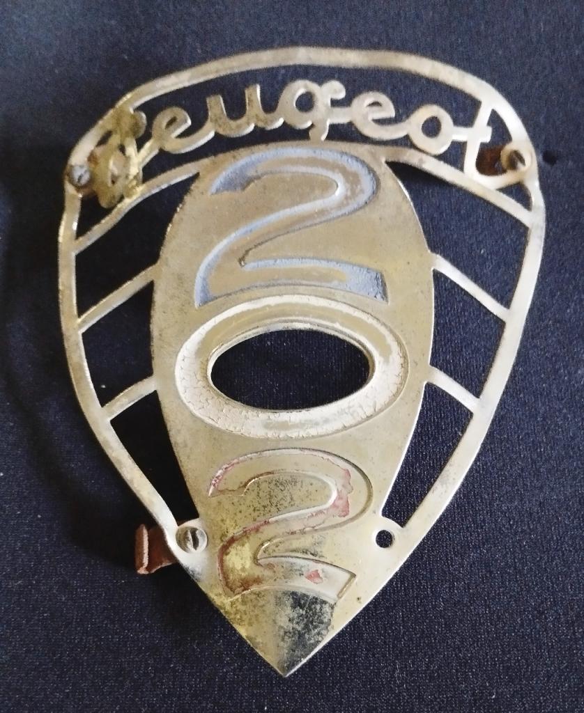 Plaque calandre Peugeot 202 LesAnciennes.com