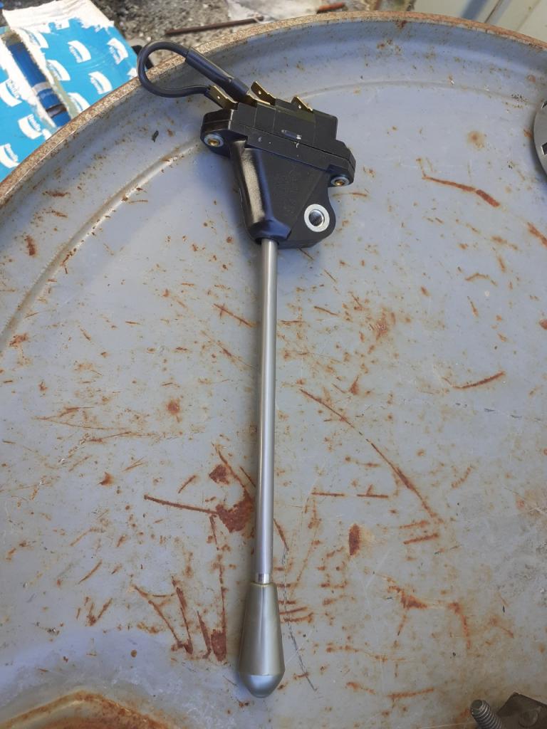 Commodo PEUGEOT 404 LesAnciennes.com