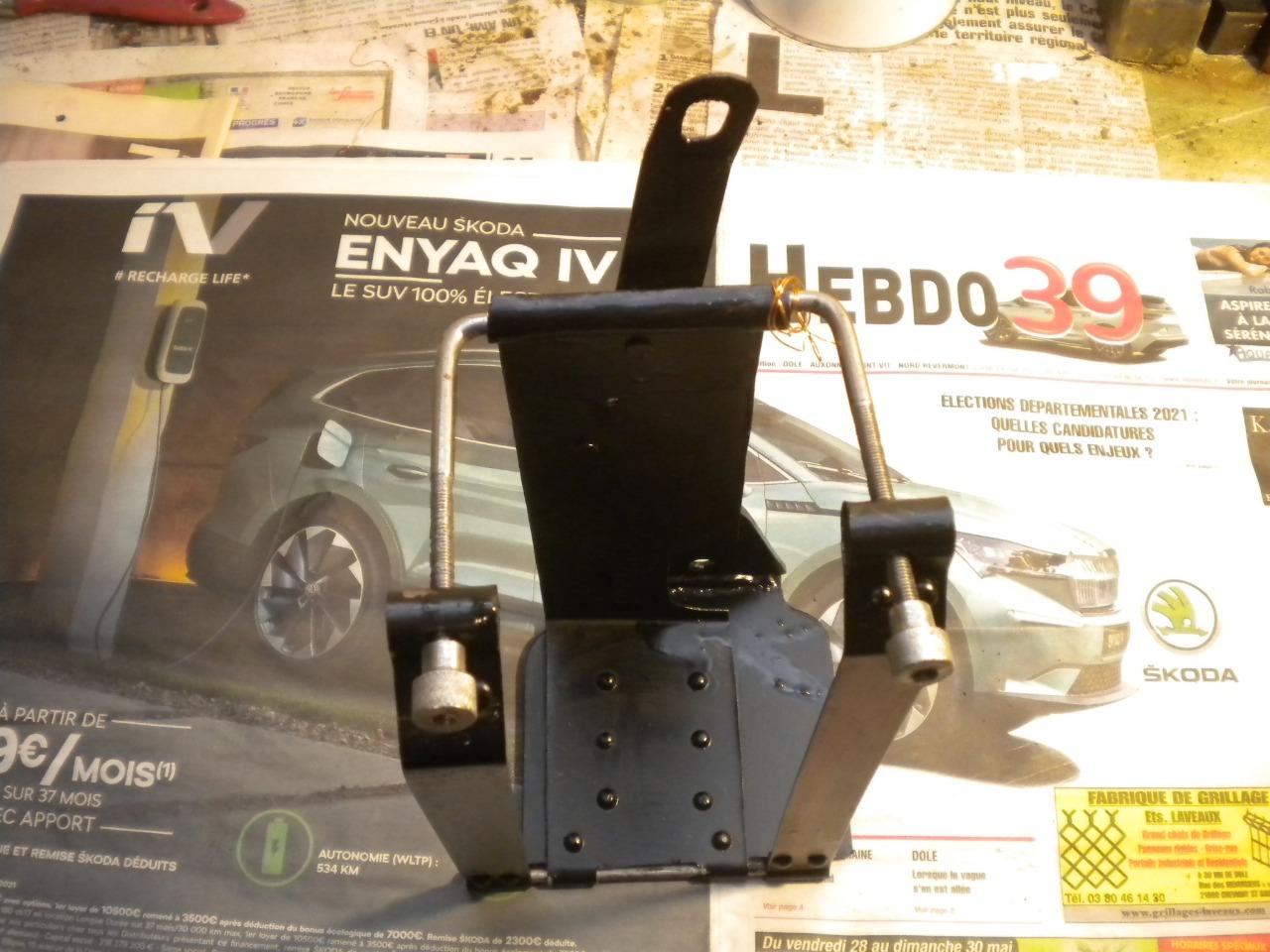 Pièces TERROT 500 un support de batterie moto LesAnciennes.com