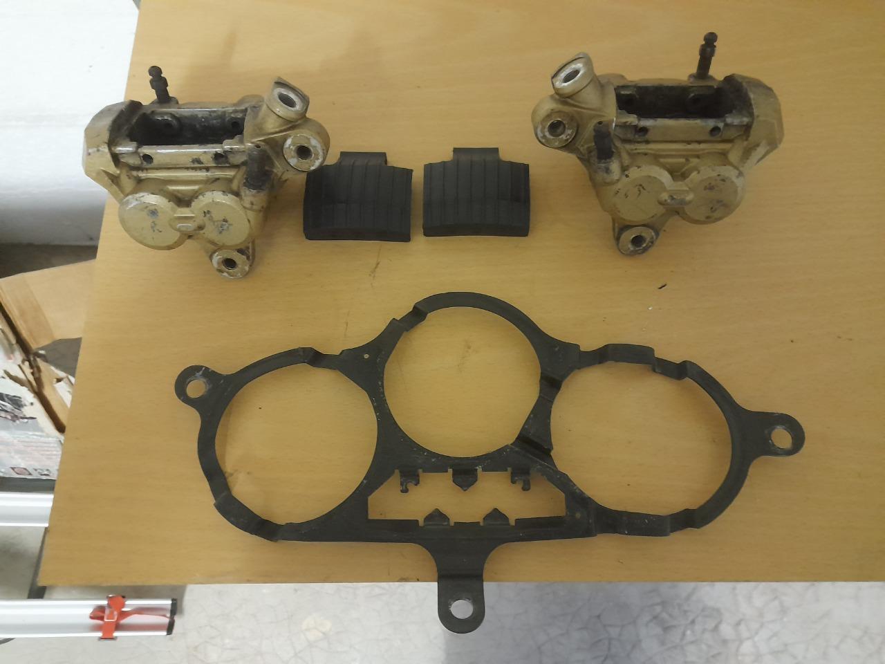 Etriers SUZUKI RG 500 HM31 LesAnciennes.com