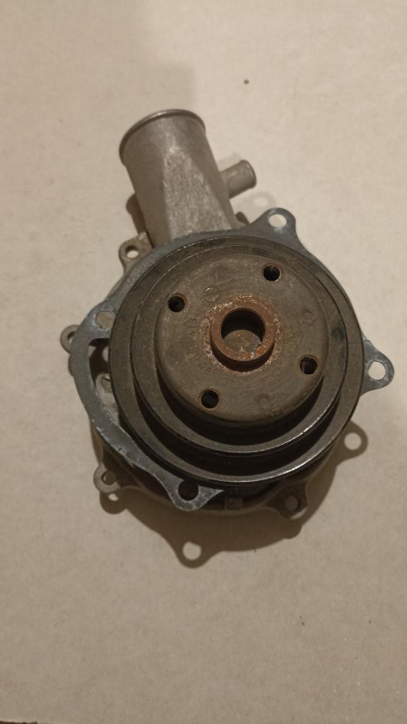Pompe à eau Opel Manta Kadett C LesAnciennes.com