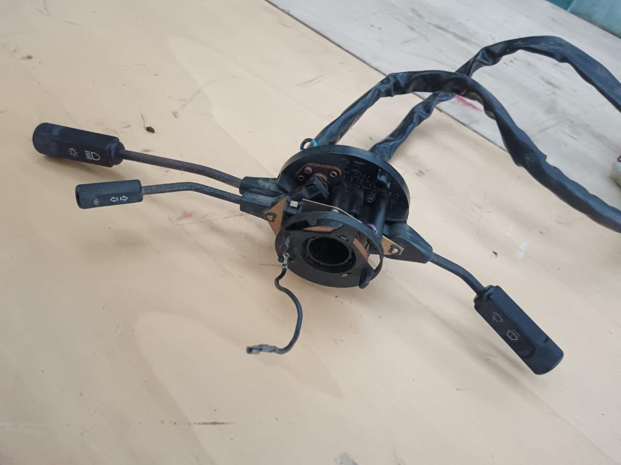 Commodo de phares Ferrari Mondial et 400i LesAnciennes.com