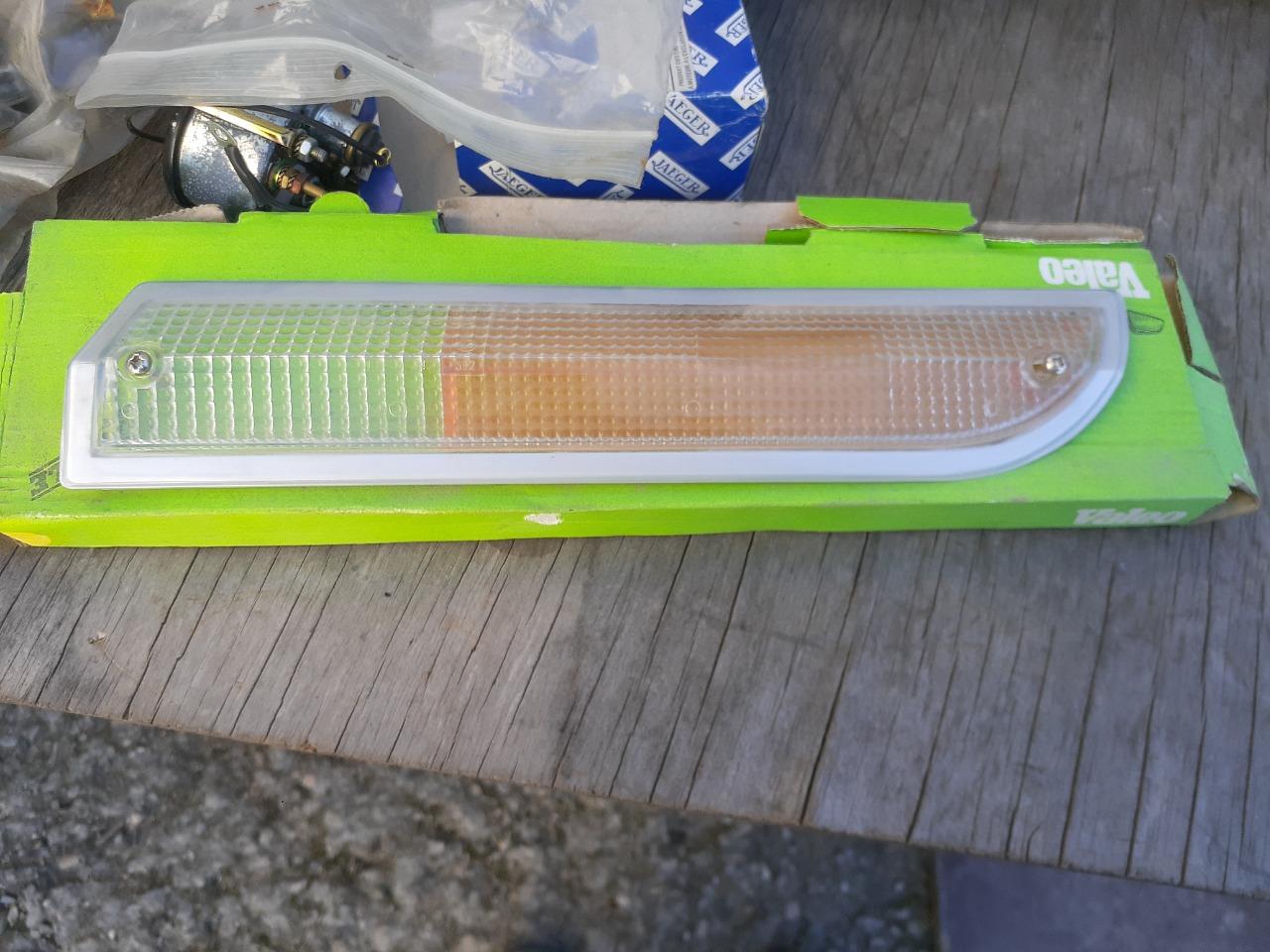 Transparent PEUGEOT 504 LesAnciennes.com