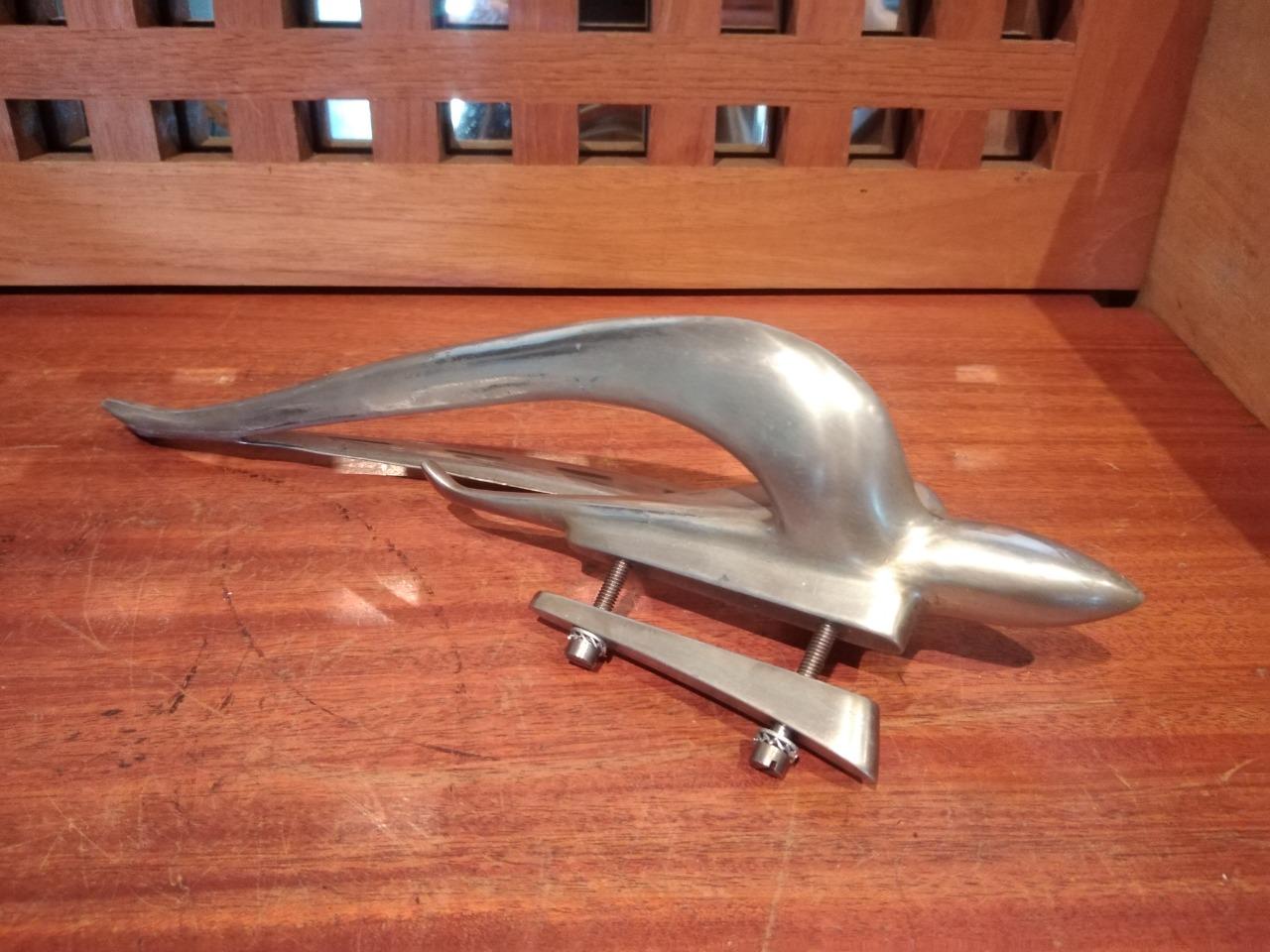 Mascotte SIMCA Mascotte Hirondelle LesAnciennes.com