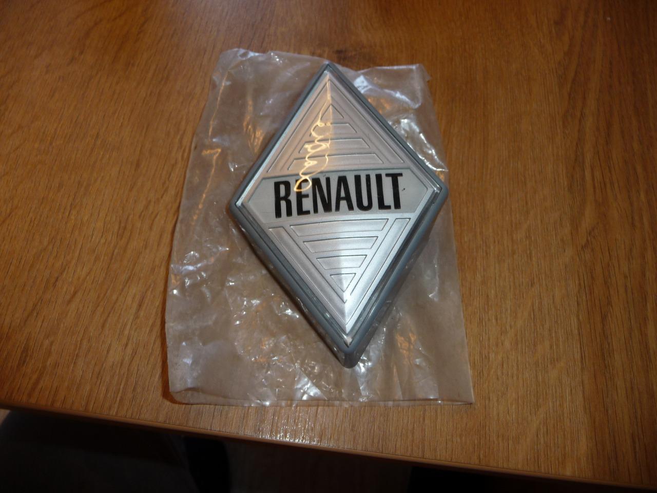 Sigle CALANDRE RENAULT 4 (R4) LesAnciennes.com