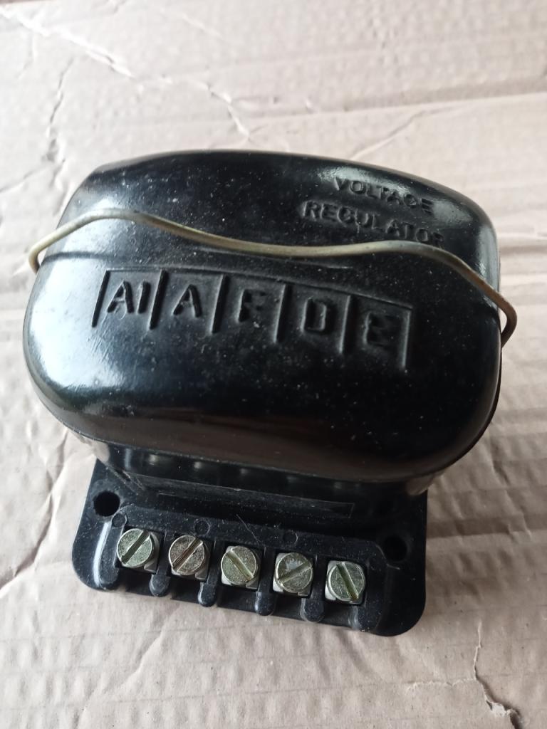 Régulateur TRIUMPH TR2 LesAnciennes.com