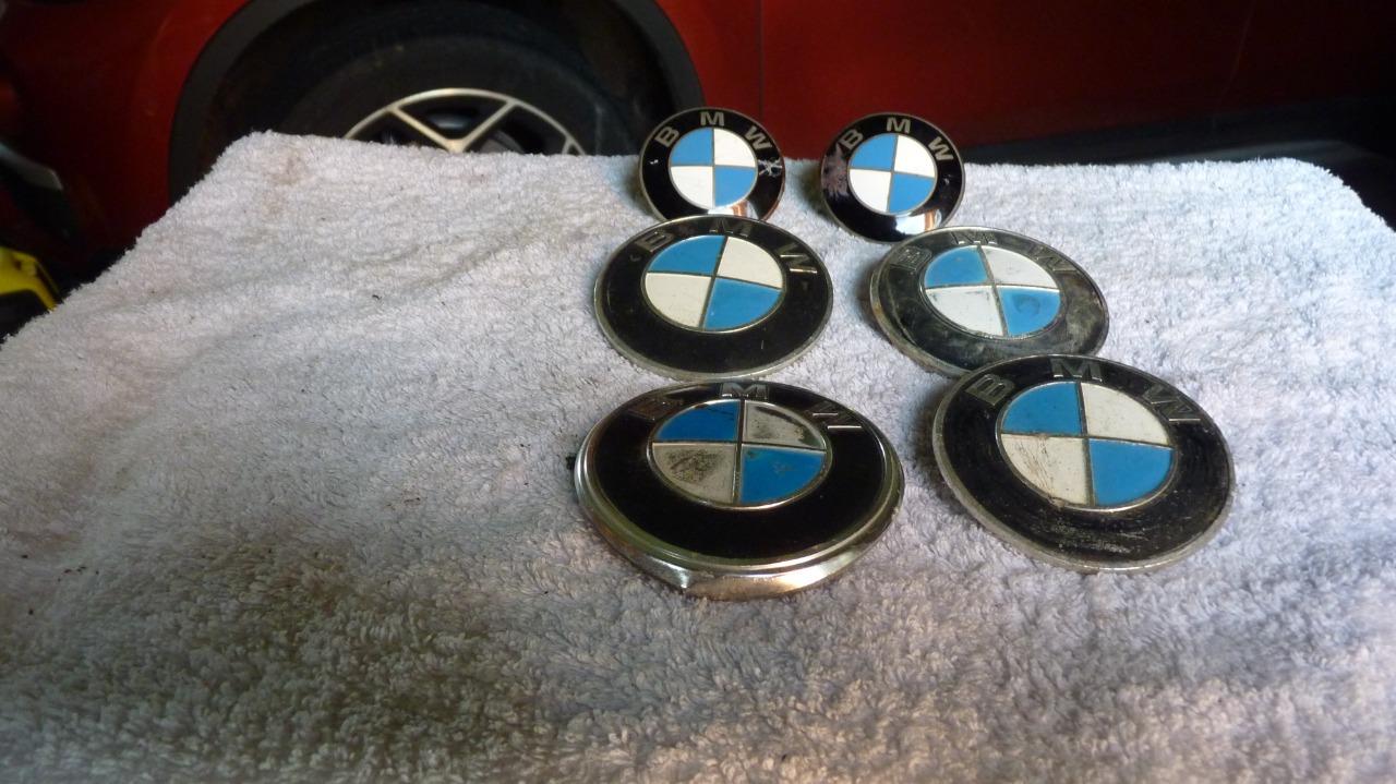 Pièces BMW 1502 Logo Métal lot 6 pièces LesAnciennes.com