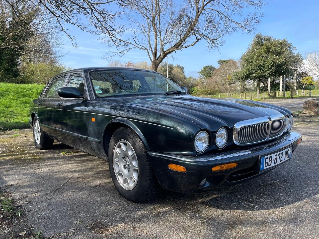 1997 Jaguar  XJ8 (X308) 4.0 V8 Sovereign LWB LesAnciennes.com