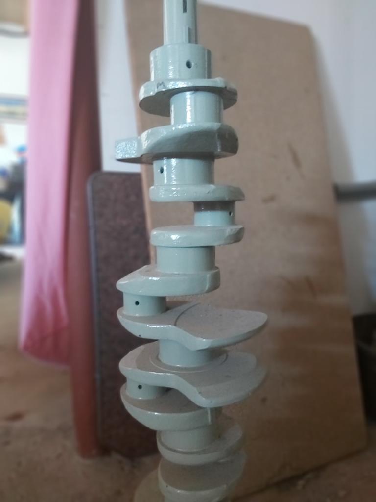 Jaguar E V12 un vilebrequin en décor LesAnciennes.com