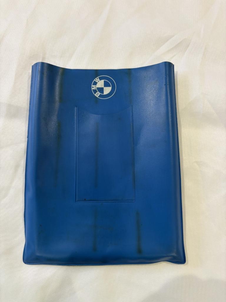 Etui BMW 3.0 E9 coupé LesAnciennes.com